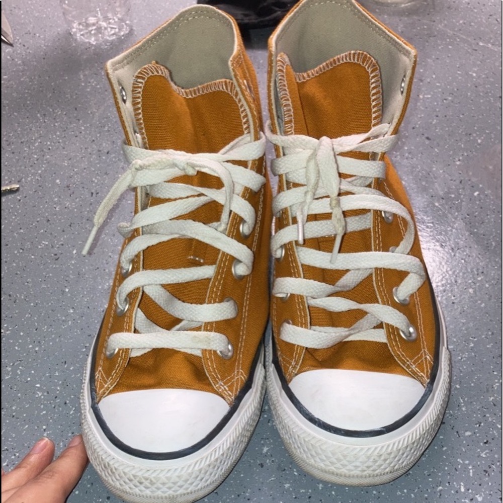 Womens size 8 converse